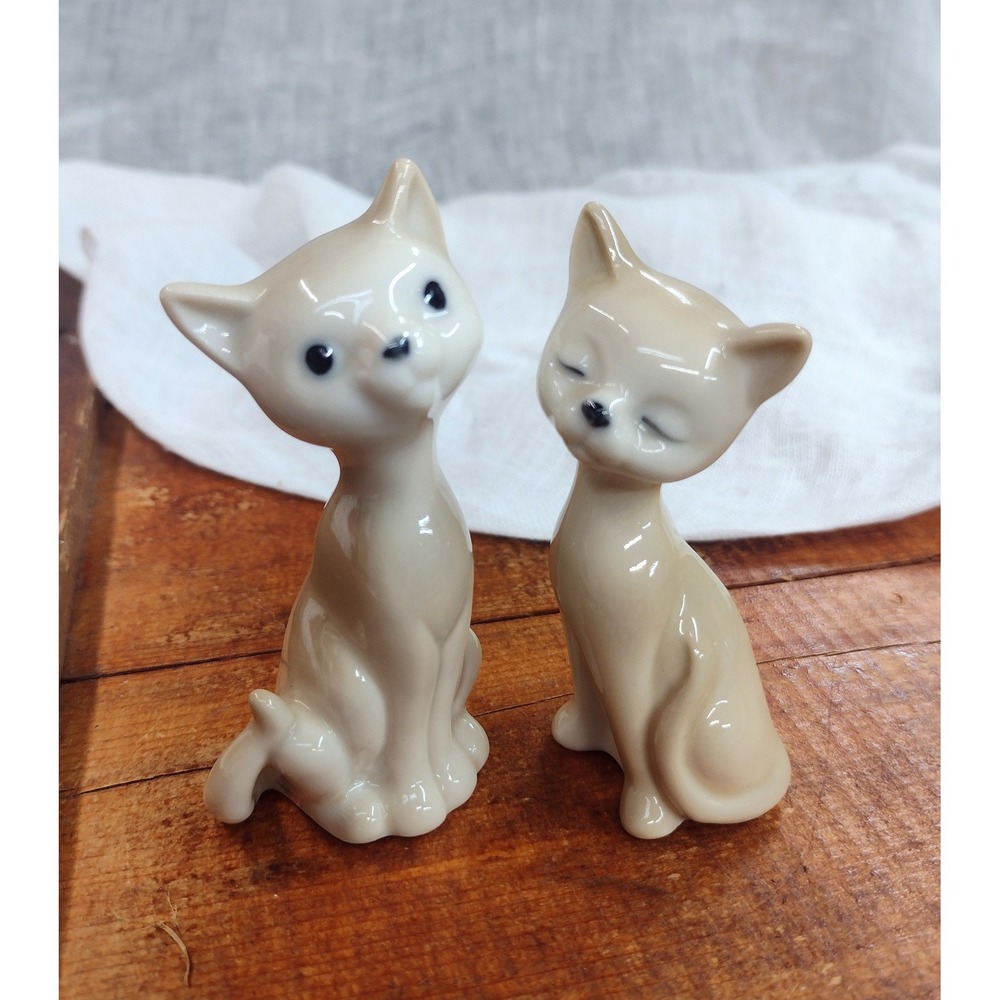 Vintage OMC Japan Ceramic Cat Figurines Pair Beige Porcelain Kittens Mid Century